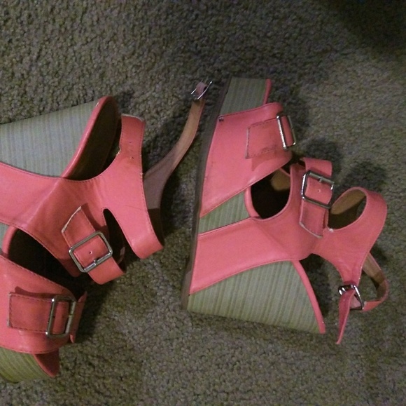 Coral wedges - Picture 2 of 2
